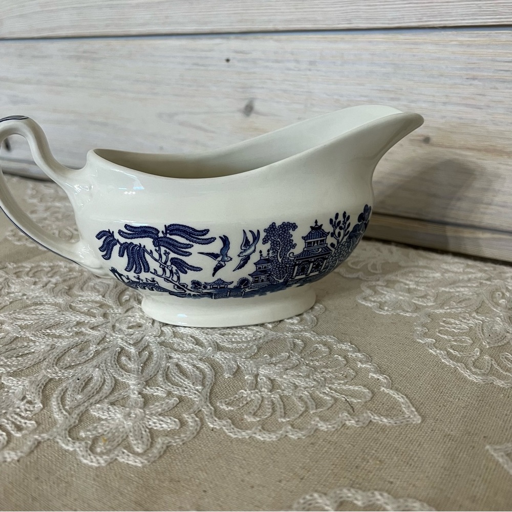 Vintage Churchill England Blue Willow gravy boat